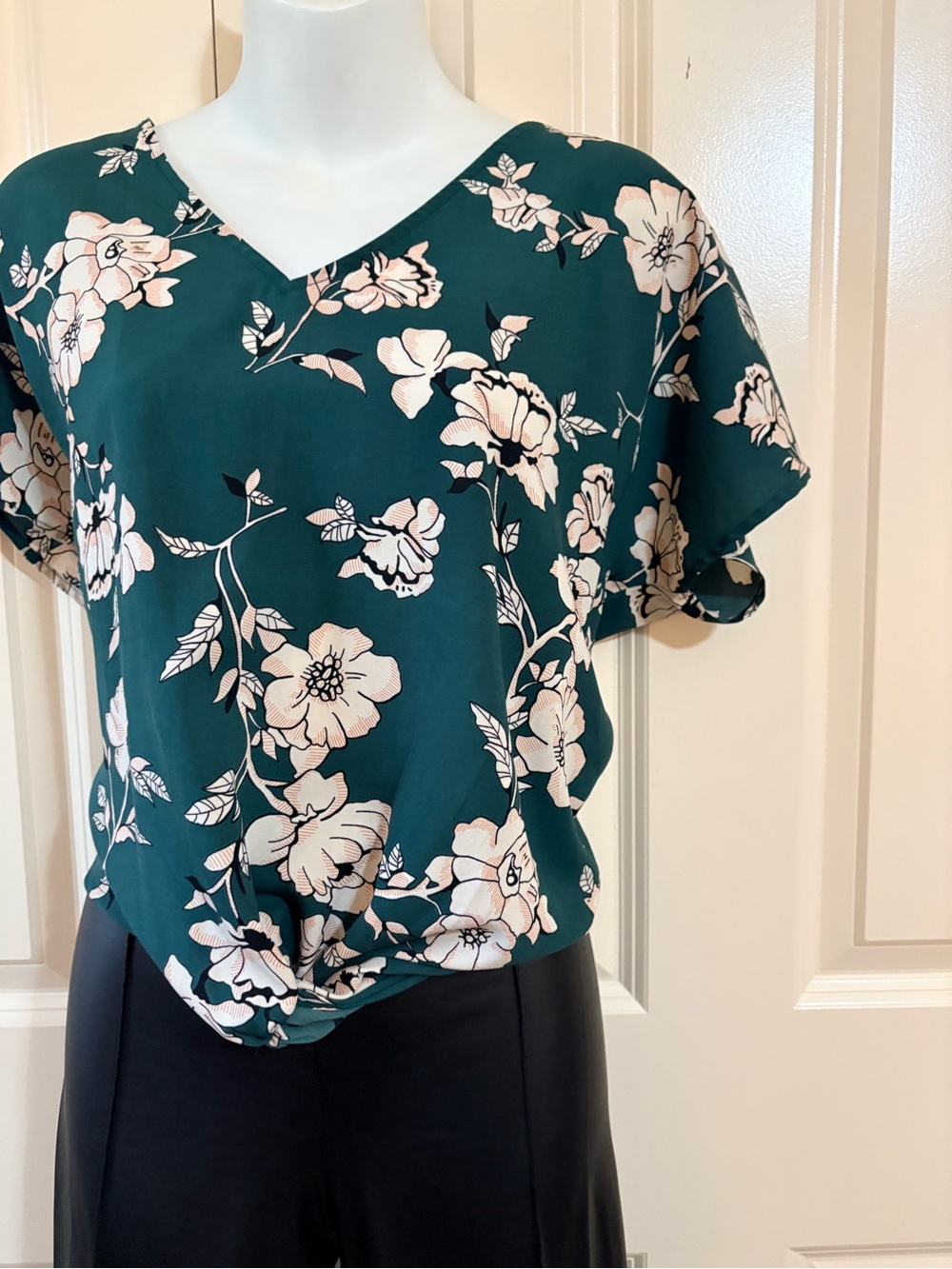 Floral V-Neck Short Sleeve Top - Teal and Cream, size L